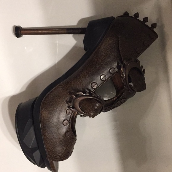 Shoes - Picture 1 of 4